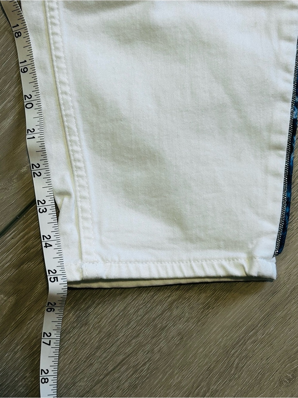 MAKE OFFER - White House Black Market White Cropped Stretch Jeans w/Blue Trim - Picture 7 of 9
